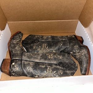 Size 7 1/2 western boots - Never worn, like new condition